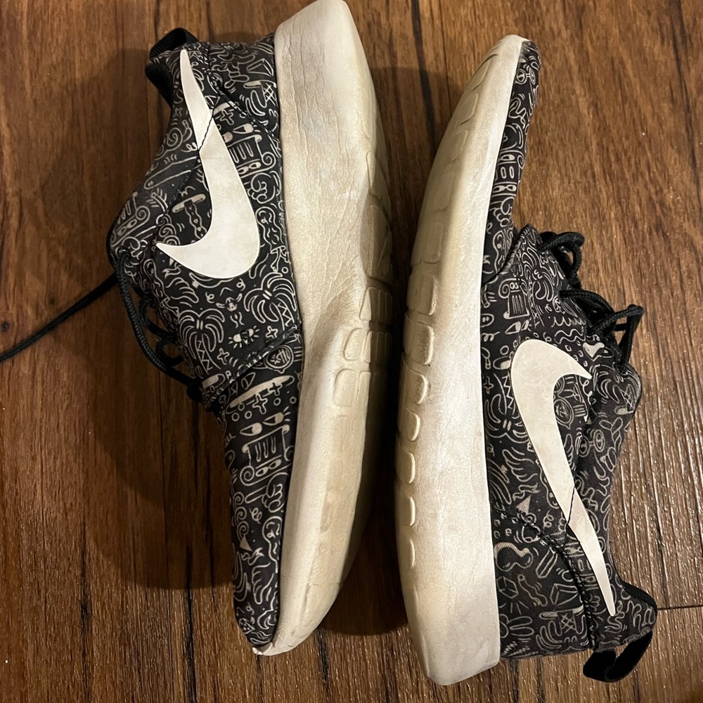 Nike Roshe One Print Sneakers – Black/White Pattern (Women’s 8)